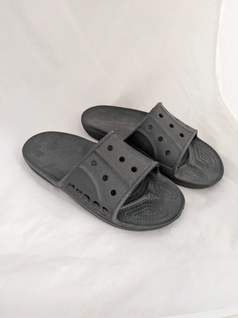 Crocs Iconic Comfort Slides Mens 12 Sandals Waterproof  Pool Lake Beach Summer